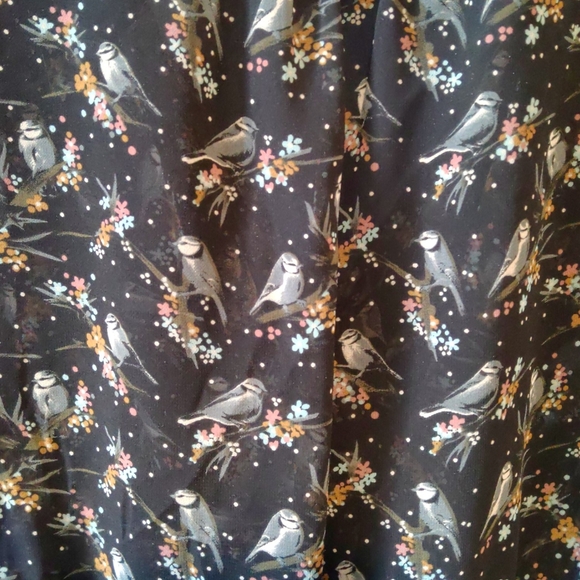 3/ $25 Cute blouse - Picture 3 of 5